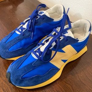 New Balance 327 retro sneaker. Great condition!